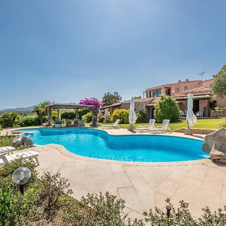 Cala Di Volpe 5br فيلة *